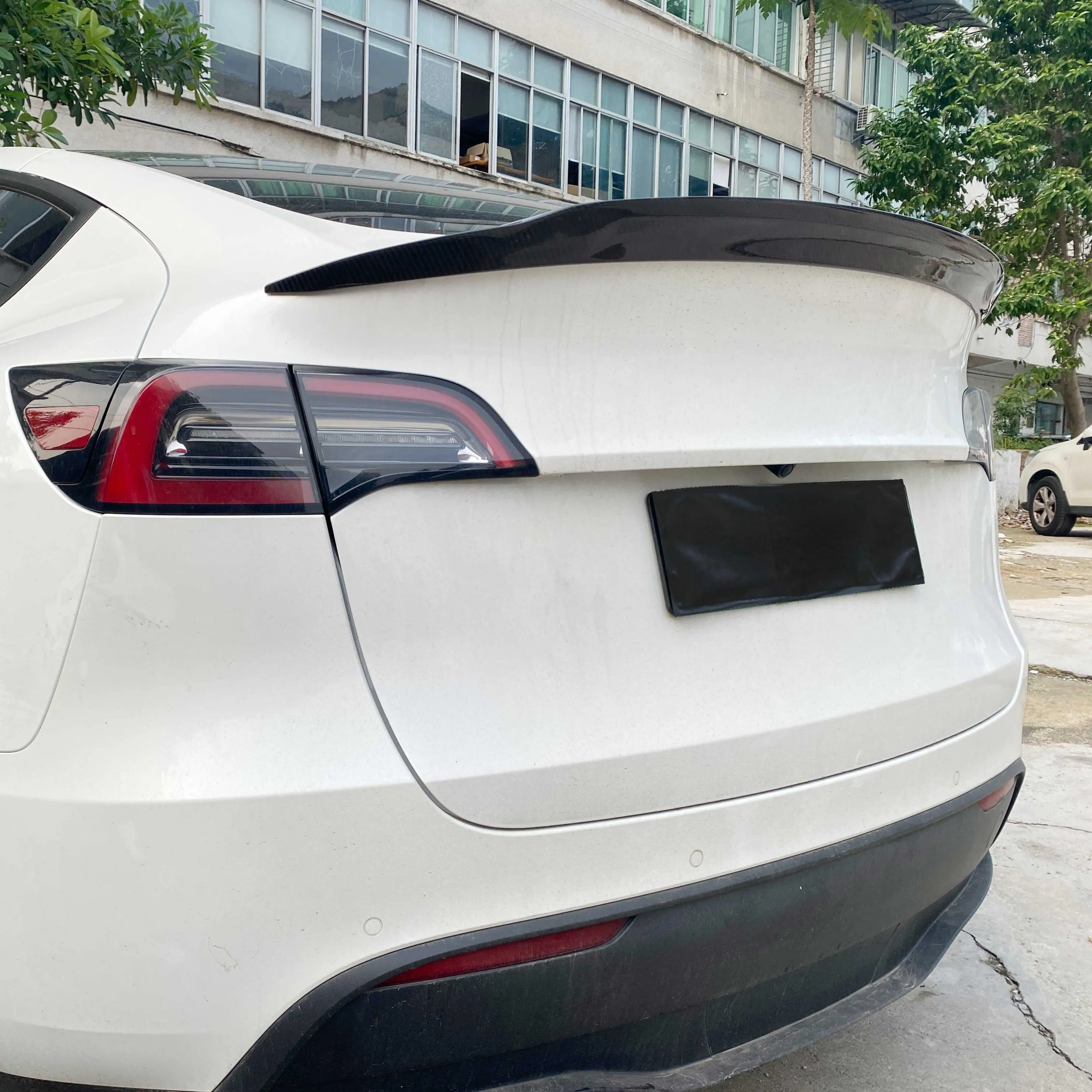 Tesla Model Y Spoiler VS Style - Real Molded Carbon Fiber